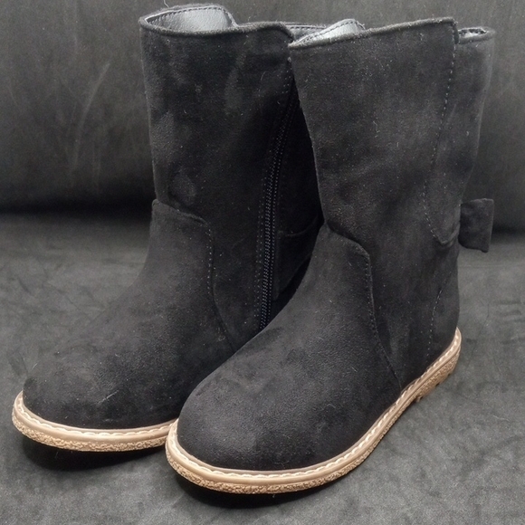Cat & Jack Black Toddler Size 10 Boots - Picture 1 of 14